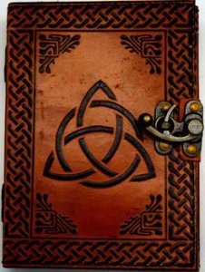 5" x 7" Triquetra leather w/ latch